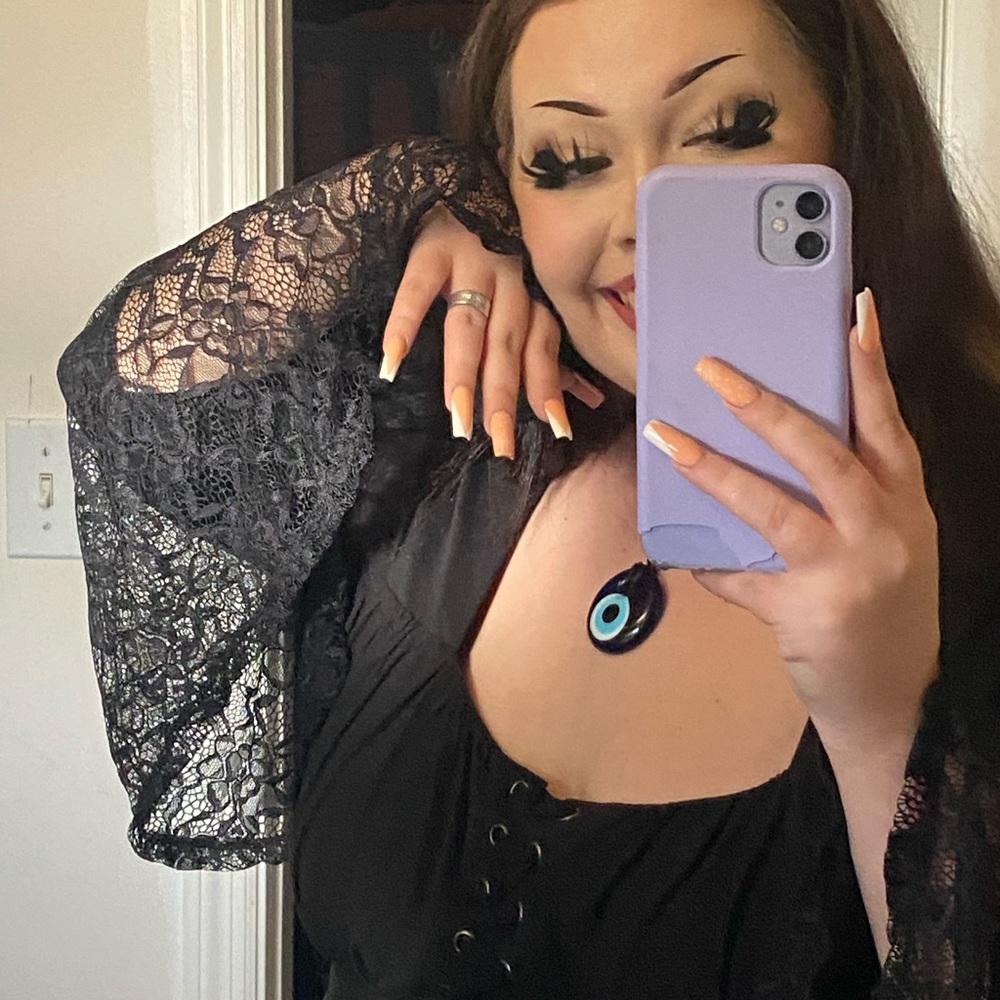 Meet your Posher, Sydni